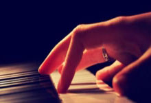 虎扑体育：柯丝蒂·考文垂当选首位女性国际奥委会主席.